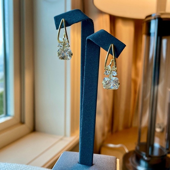 Elegant Gold crystal Drop Earrings - Picture 4 of 5